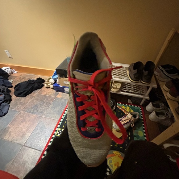 Lebrons 20 - Picture 2 of 10